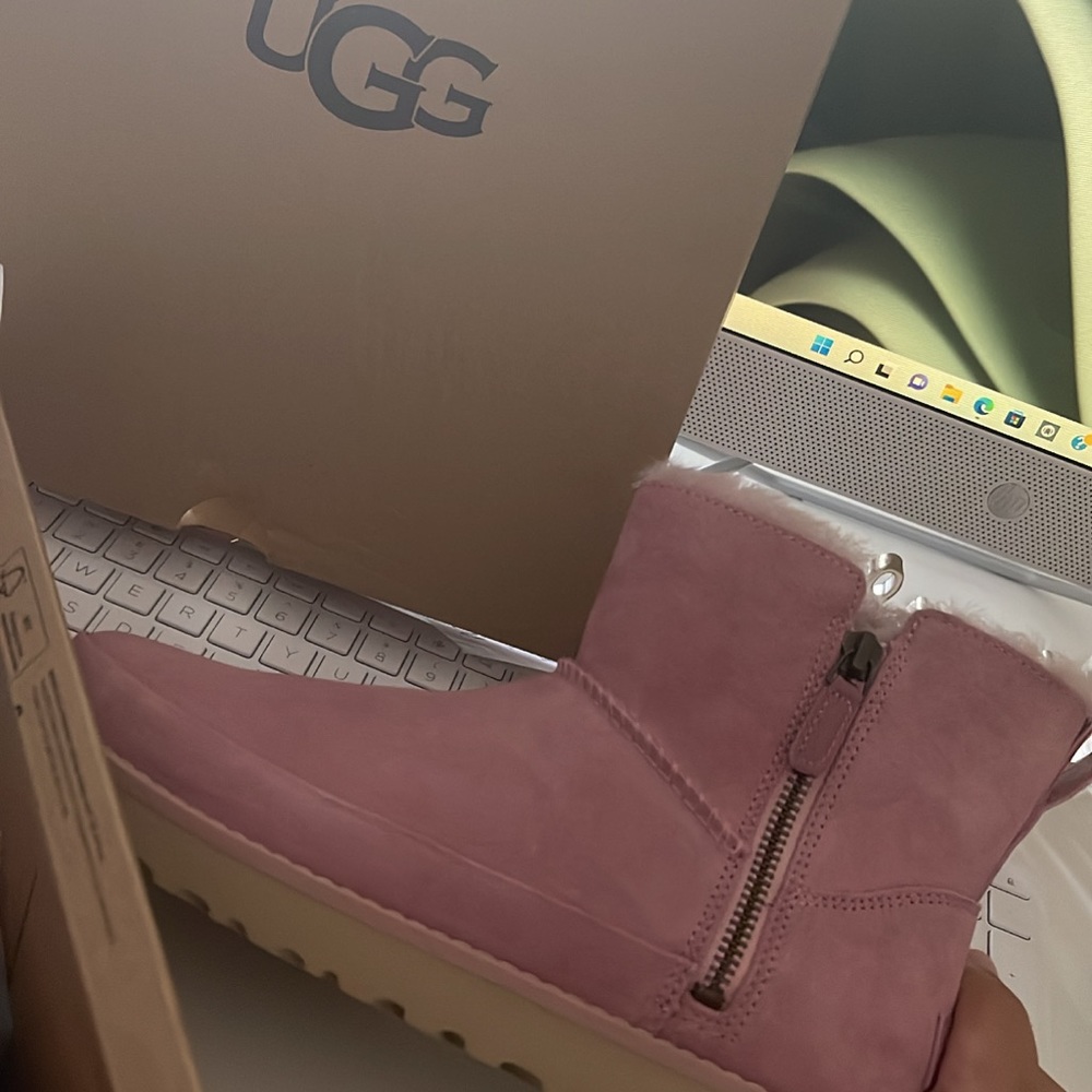 UGG Pink Shell Color - Picture 2 of 2